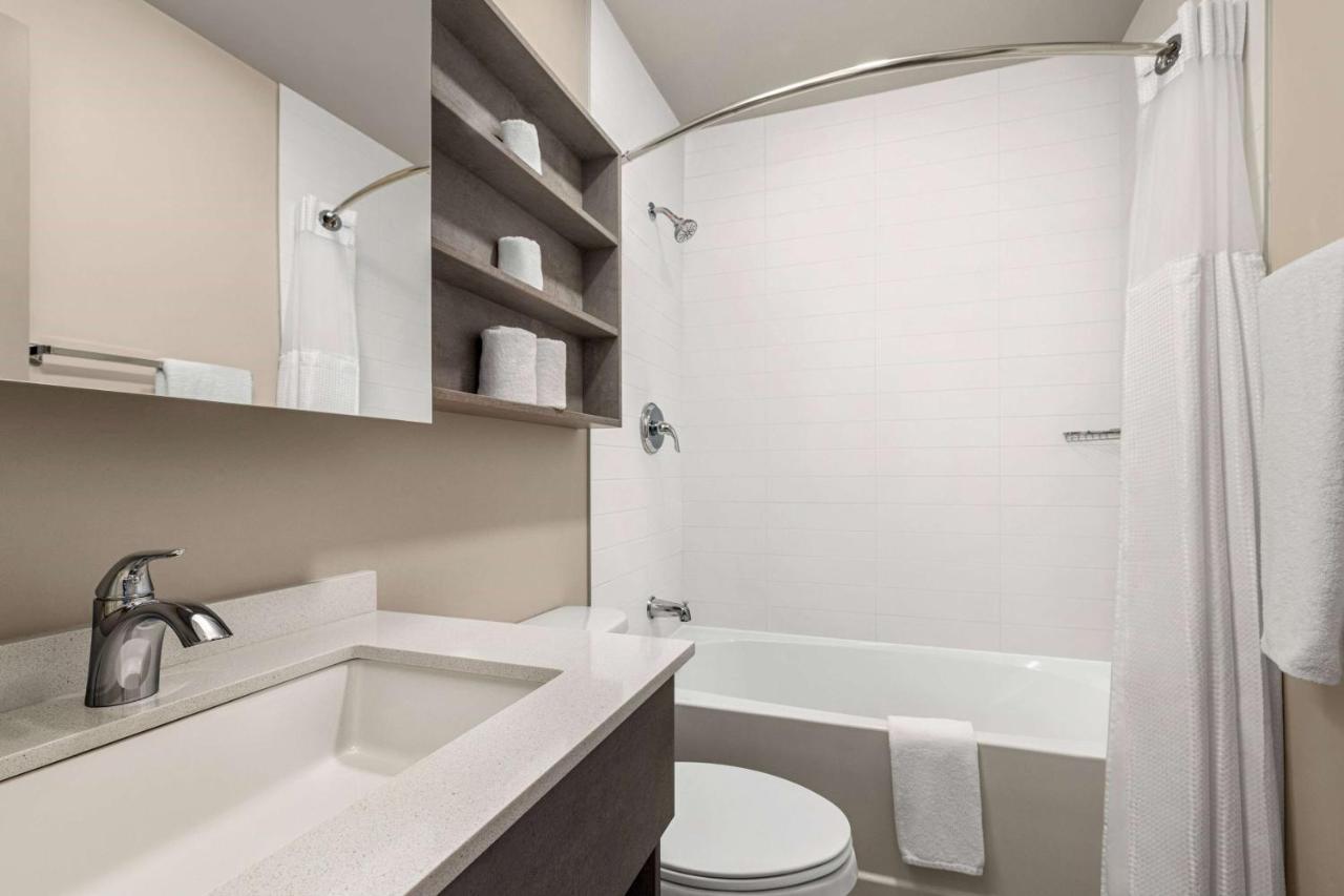 Microtel Inn & Suites By Wyndham Boisbriand Sainte-Thérèse-de-Blainville Eksteriør billede