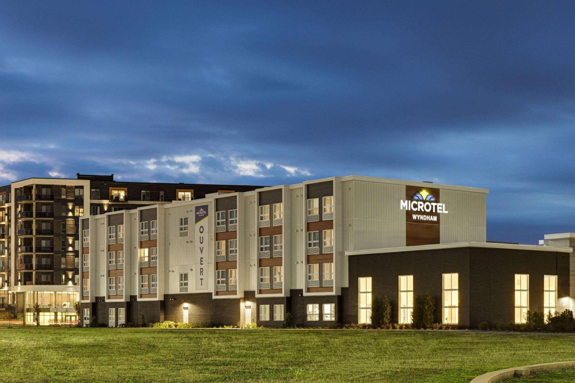 Microtel Inn & Suites By Wyndham Boisbriand Sainte-Thérèse-de-Blainville Eksteriør billede