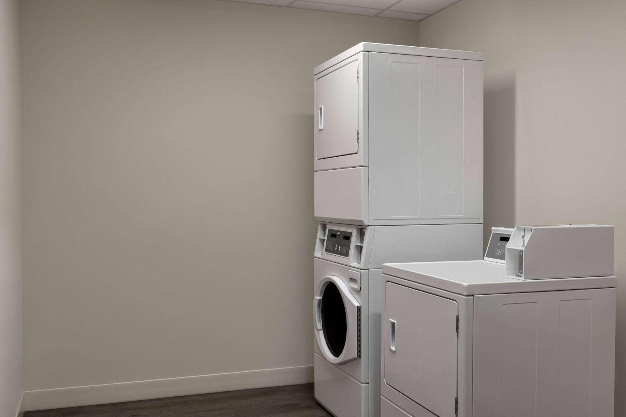 Microtel Inn & Suites By Wyndham Boisbriand Sainte-Thérèse-de-Blainville Eksteriør billede